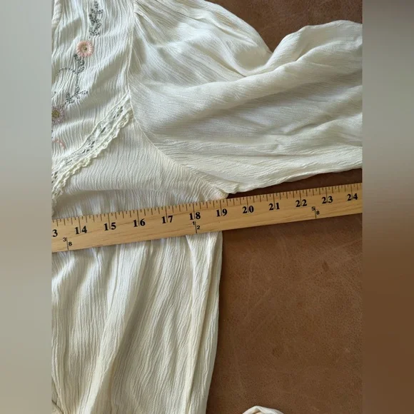 American Eagle Long Sleeve Boho Embroidered Floral Wrap Top Blouse Size Large - Picture 6 of 9